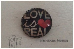 Brosche bronze mit Motiv Love is Real